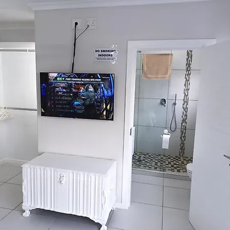 Close To The Sea - Sea Facing Upstairs En-Suite Bedroom In Main House Durban Exterior foto