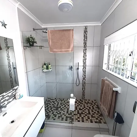 Close To The Sea - Sea Facing Upstairs En-Suite Bedroom In Main House Durban Exterior foto