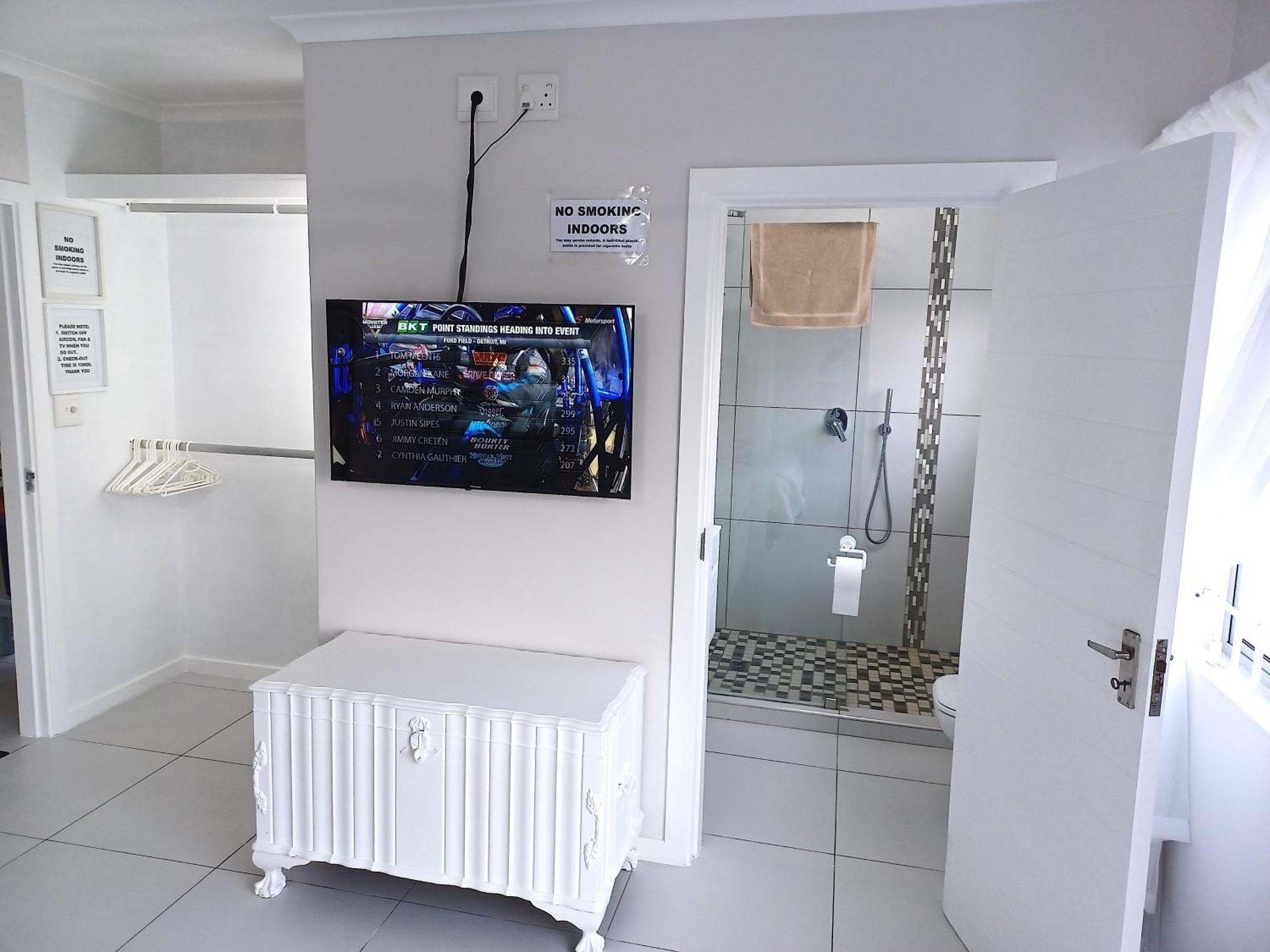 Close To The Sea - Sea Facing Upstairs En-suite Bedroom In Main House *
