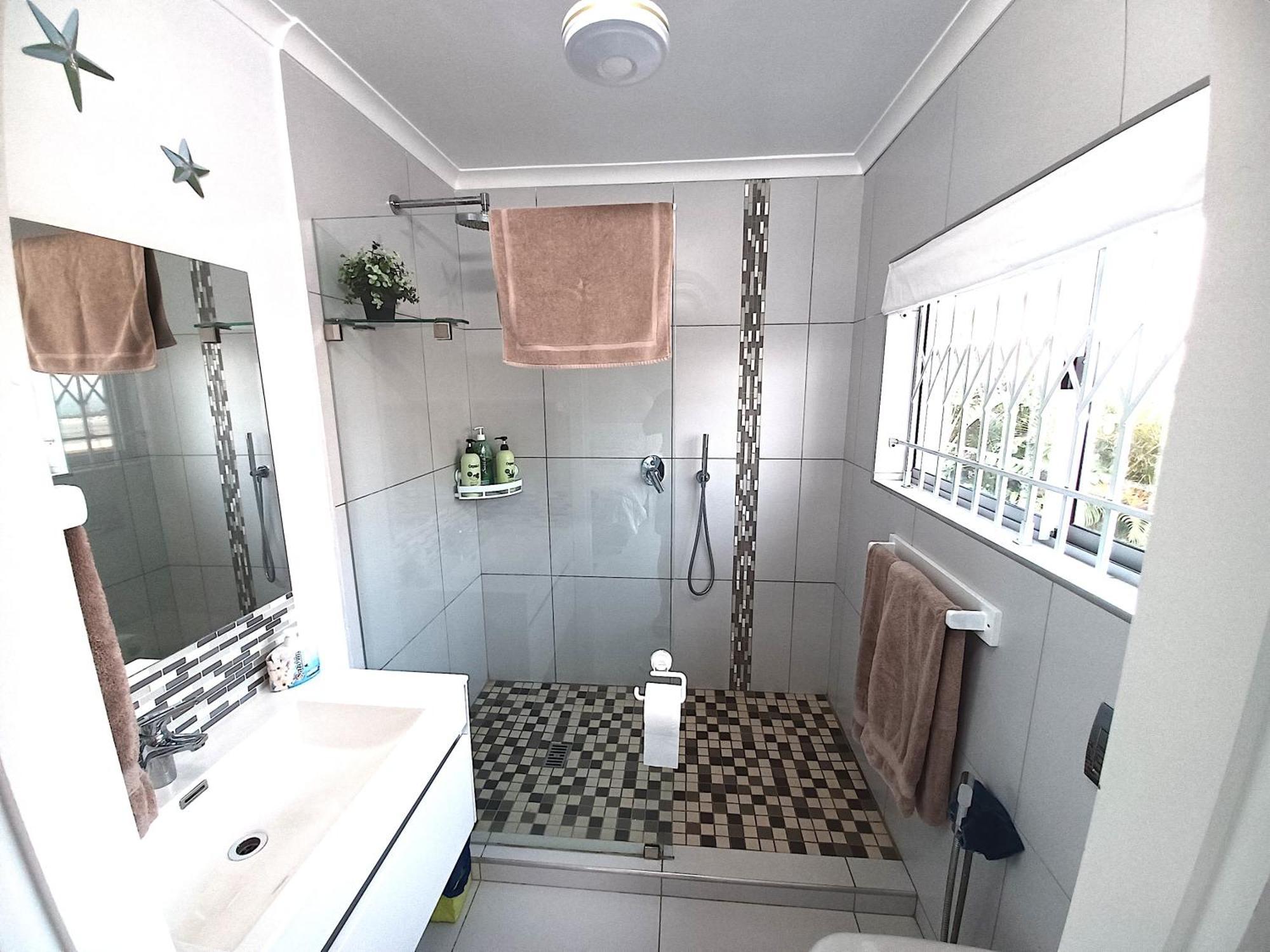 Close To The Sea - Sea Facing Upstairs En-suite Bedroom In Main House Privatunterkunft